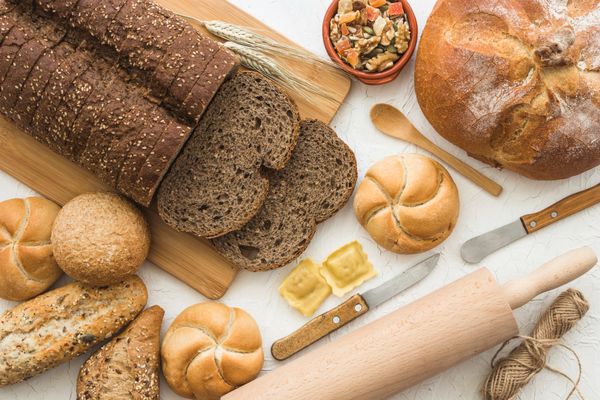 פחמימות בצורה של סוגים שונים של לחם