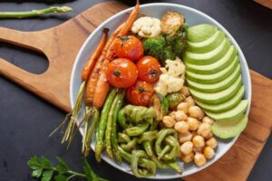 ירקות מאודים כחלק מתפריט דיאטה טבעונית